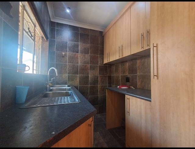 17 BEDROOM HOUSE FOR SALE IN VANDERBIJLPARK SE 7